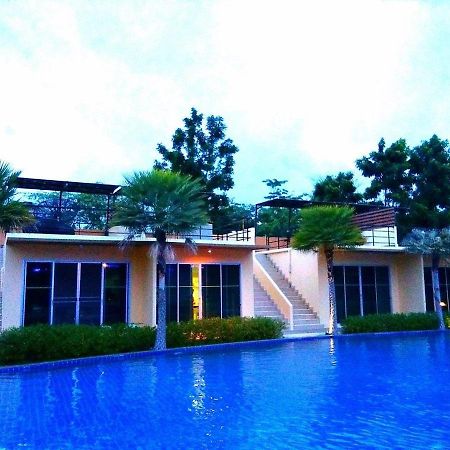 Bangkok.Grand.Resort Bang Bo Exterior photo