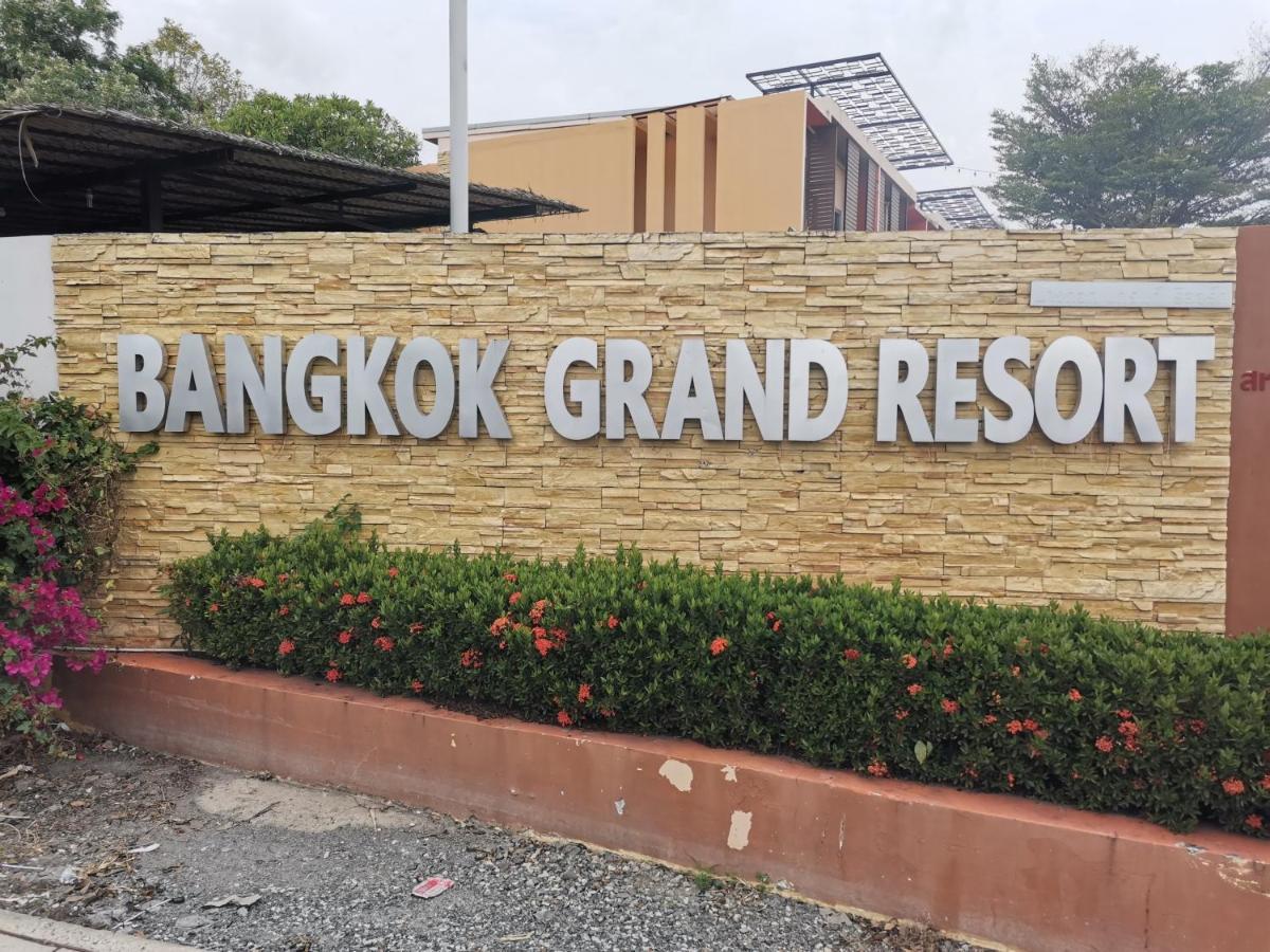 Bangkok.Grand.Resort Bang Bo Exterior photo