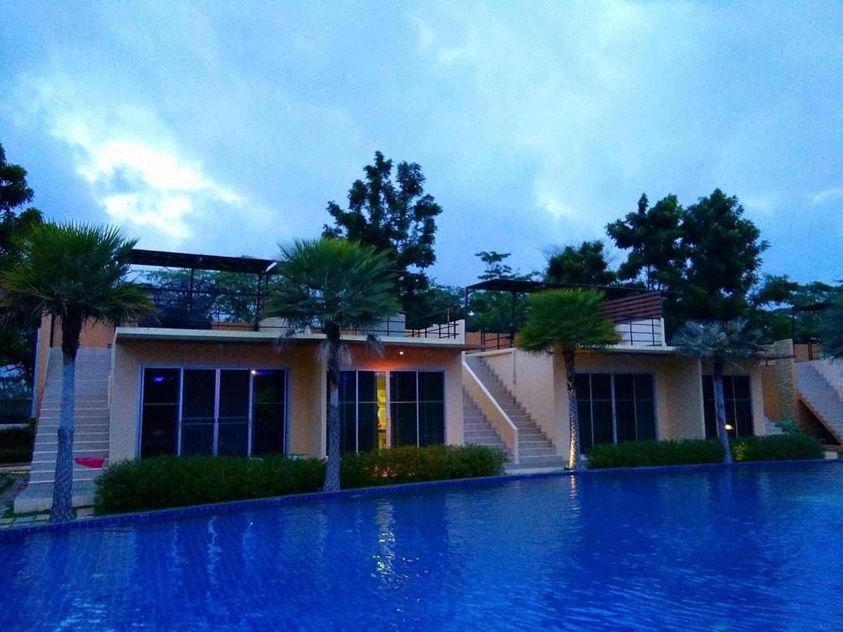 Bangkok.Grand.Resort Bang Bo Exterior photo