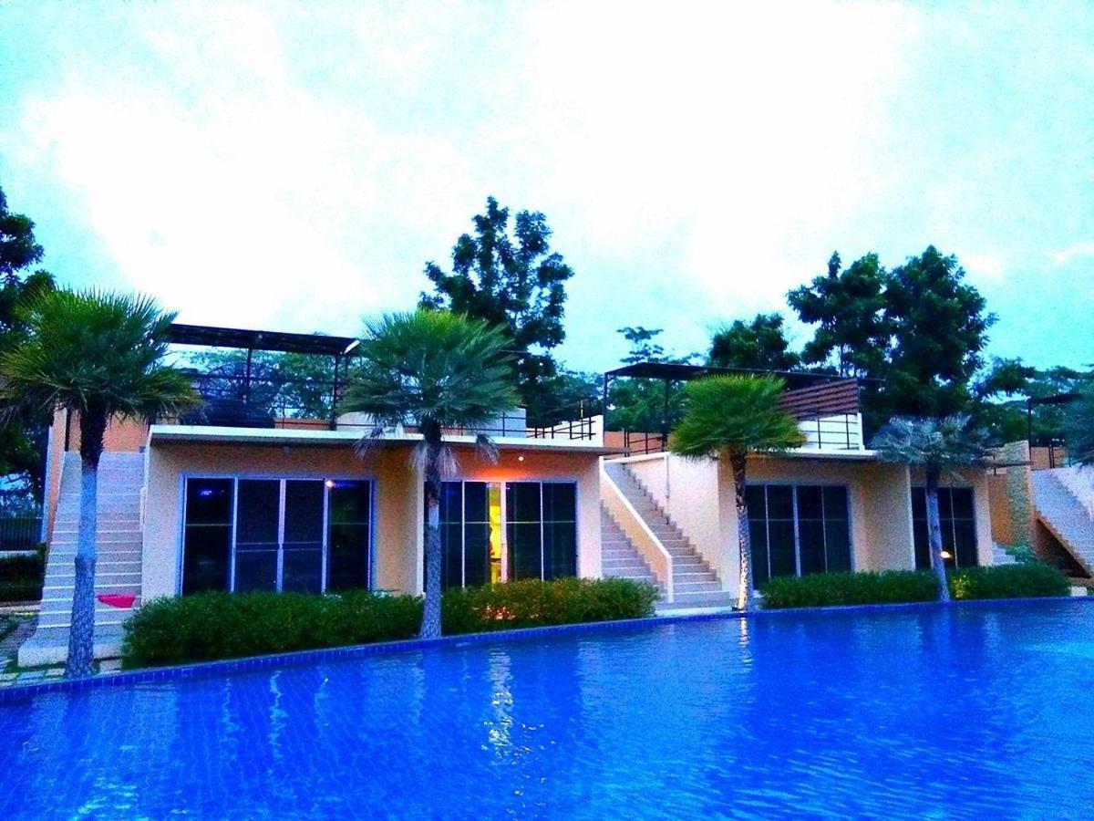 Bangkok.Grand.Resort Bang Bo Exterior photo